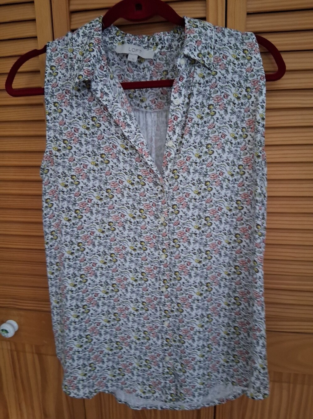 LOFT Women's White Floral Sleeveless Camisole with Pink and Green Accents